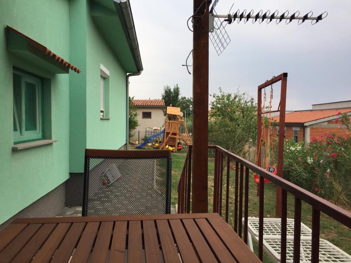 One-Bedroom Apartment, Wifi, Airco, Parking, Washing Machine, Grill Medulin Luaran gambar
