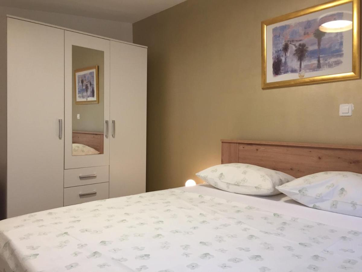 One-Bedroom Apartment, Wifi, Airco, Parking, Washing Machine, Grill Medulin Luaran gambar